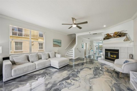 Townhouse in Tierra Verde, Florida 3 bedrooms, 207.73 sq.m. № 1782642 - photo 10
