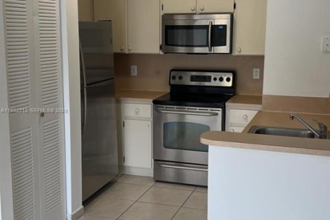 Condo in Doral, Florida, 2 bedrooms  № 1991359 - photo 4
