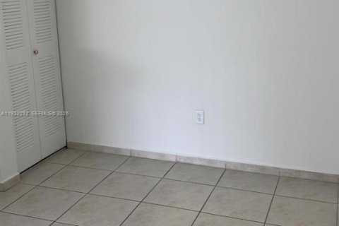 Condo in Doral, Florida, 2 bedrooms  № 1991359 - photo 5