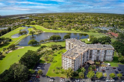 Condo in Pembroke Pines, Florida, 2 bedrooms  № 2084065 - photo 20