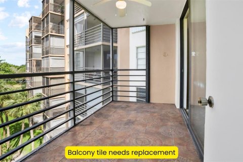 Condo in Pembroke Pines, Florida, 2 bedrooms  № 2084065 - photo 28