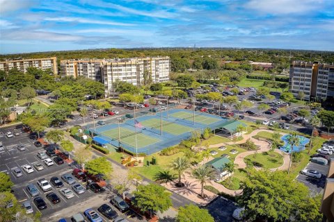 Condo in Pembroke Pines, Florida, 2 bedrooms  № 2084065 - photo 16