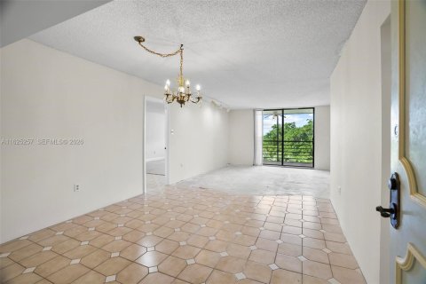 Condo in Pembroke Pines, Florida, 2 bedrooms  № 2084065 - photo 6