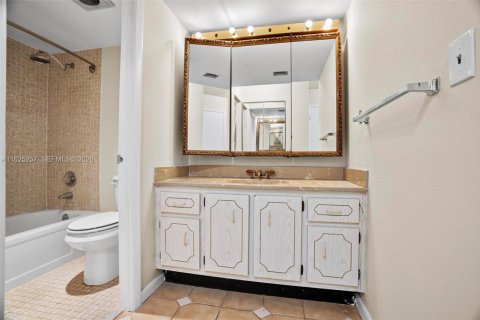 Condo in Pembroke Pines, Florida, 2 bedrooms  № 2084065 - photo 15