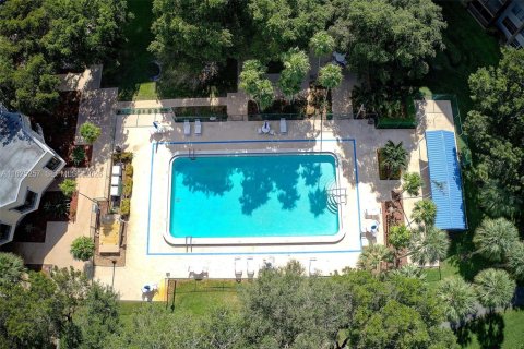 Condo in Pembroke Pines, Florida, 2 bedrooms  № 2084065 - photo 19
