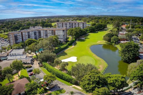 Condo in Pembroke Pines, Florida, 2 bedrooms  № 2084065 - photo 18