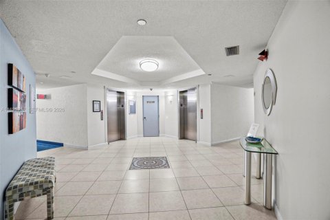 Condo in Pembroke Pines, Florida, 2 bedrooms  № 2084065 - photo 4