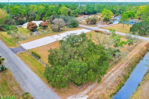 Commercial property in West Palm Beach, Florida № 2251952 - photo 8