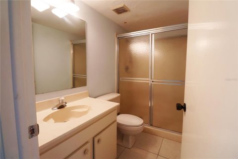 Condo in Bradenton, Florida, 2 bedrooms  № 1624907 - photo 9
