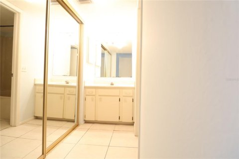 Condo in Bradenton, Florida, 2 bedrooms  № 1624907 - photo 12