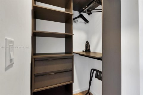 Купить кондоминиум в Майами, Флорида 3 спальни, 105.44м2, № 2089097 - фото 18