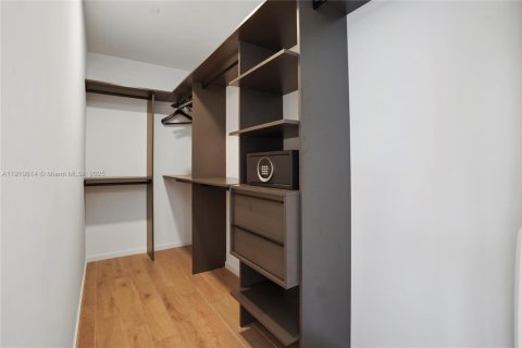 Купить кондоминиум в Майами, Флорида 3 спальни, 105.44м2, № 2089097 - фото 24