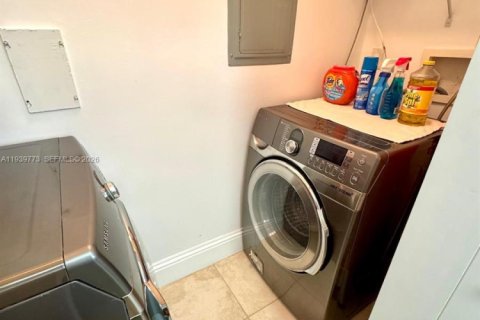 Condo in Aventura, Florida, 3 bedrooms  № 2009619 - photo 18