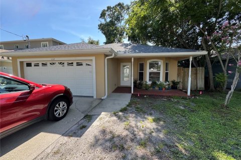 House in Tampa, Florida 3 bedrooms, 143.26 sq.m. № 1827784 - photo 2