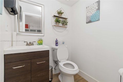 Commercial property in Coral Springs, Florida № 1939959 - photo 27