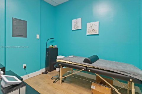 Commercial property in Coral Springs, Florida № 1939959 - photo 30