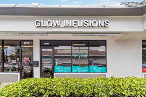 Commercial property in Coral Springs, Florida № 1939959 - photo 1