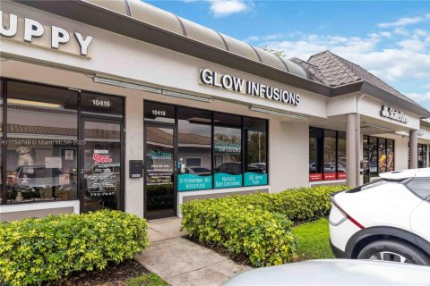 Commercial property in Coral Springs, Florida № 1939959 - photo 4