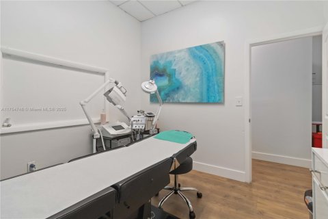 Commercial property in Coral Springs, Florida № 1939959 - photo 24