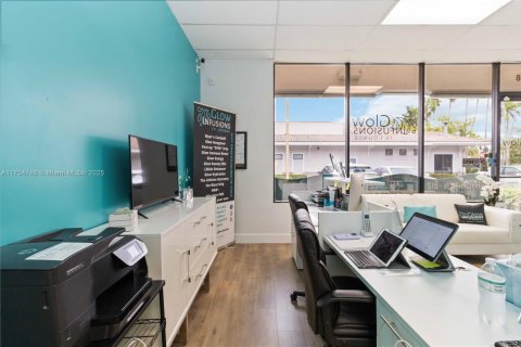 Commercial property in Coral Springs, Florida № 1939959 - photo 19