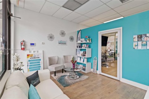 Commercial property in Coral Springs, Florida № 1939959 - photo 9