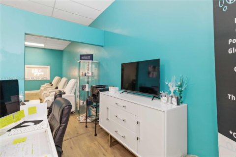 Commercial property in Coral Springs, Florida № 1939959 - photo 20