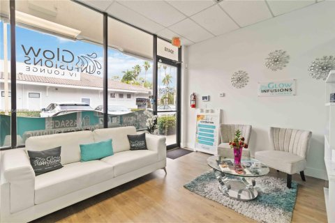 Commercial property in Coral Springs, Florida № 1939959 - photo 10