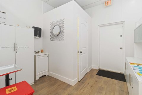 Commercial property in Coral Springs, Florida № 1939959 - photo 26