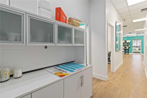 Commercial property in Coral Springs, Florida № 1939959 - photo 29