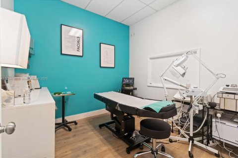 Commercial property in Coral Springs, Florida № 1939959 - photo 23