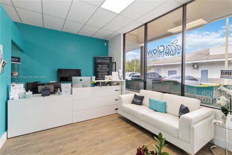 Commercial property in Coral Springs, Florida № 1939959 - photo 8