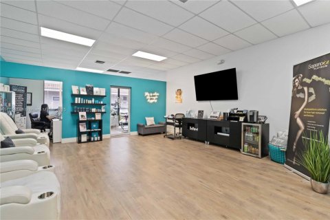 Commercial property in Coral Springs, Florida № 1939959 - photo 18