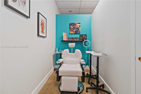 Commercial property in Coral Springs, Florida № 1939959 - photo 22