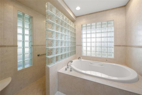 Villa ou maison à louer à Sarasota, Floride: 4 chambres, 288.46 m2 № 2427246 - photo 24