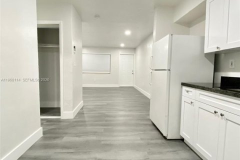 Apartamento en alquiler en Miami, Florida, 55.74 m2 № 2029313 - foto 11