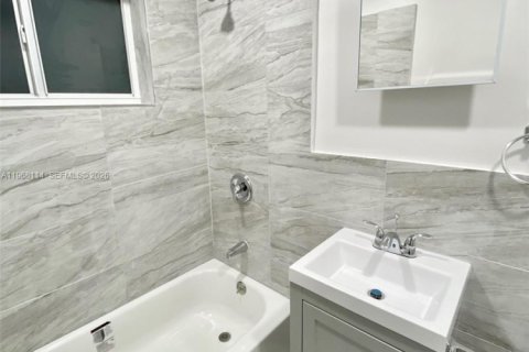 Apartamento en alquiler en Miami, Florida, 55.74 m2 № 2029313 - foto 3