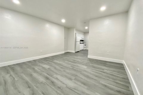 Apartamento en alquiler en Miami, Florida, 55.74 m2 № 2029313 - foto 10