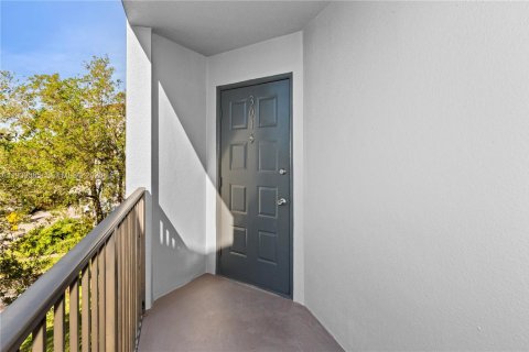 Condo in Pembroke Pines, Florida, 2 bedrooms  № 1997554 - photo 7