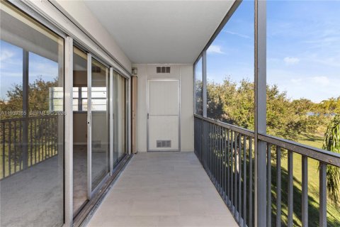 Condo in Pembroke Pines, Florida, 2 bedrooms  № 1997554 - photo 26