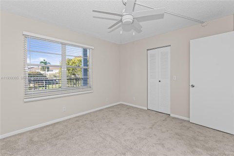 Condo in Pembroke Pines, Florida, 2 bedrooms  № 1997554 - photo 21