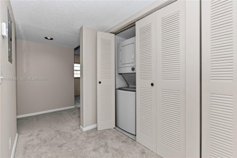 Condo in Pembroke Pines, Florida, 2 bedrooms  № 1997554 - photo 20