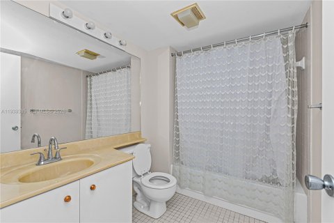 Condo in Pembroke Pines, Florida, 2 bedrooms  № 1997554 - photo 24