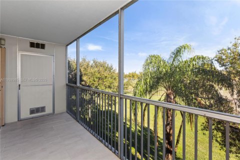Condo in Pembroke Pines, Florida, 2 bedrooms  № 1997554 - photo 27