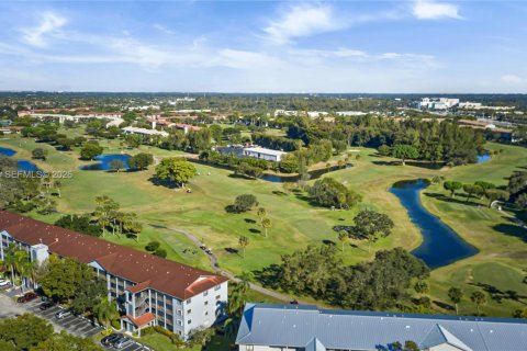 Condo in Pembroke Pines, Florida, 2 bedrooms  № 1997554 - photo 3
