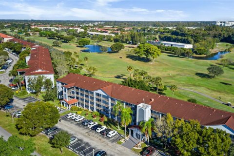 Condo in Pembroke Pines, Florida, 2 bedrooms  № 1997554 - photo 2