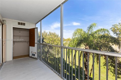 Condo in Pembroke Pines, Florida, 2 bedrooms  № 1997554 - photo 28