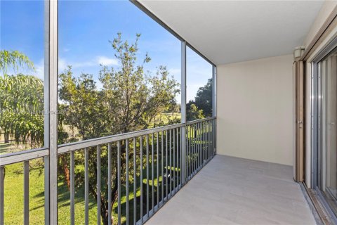 Condo in Pembroke Pines, Florida, 2 bedrooms  № 1997554 - photo 25