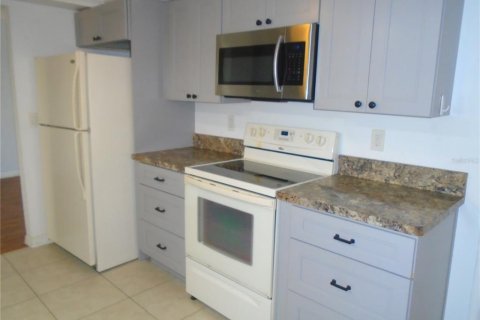 Condo in Pinellas Park, Florida, 2 bedrooms  № 2116423 - photo 22