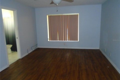 Condo in Pinellas Park, Florida, 2 bedrooms  № 2116423 - photo 17