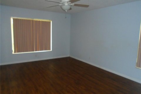 Condo in Pinellas Park, Florida, 2 bedrooms  № 2116423 - photo 14